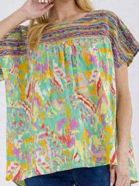 SAVANNA JANE colorful top size M/L